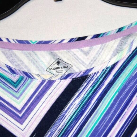 St. John’s Bay Petite PL Chevron Print Top – Short Sleeve, Preowned - Picture 2 of 5